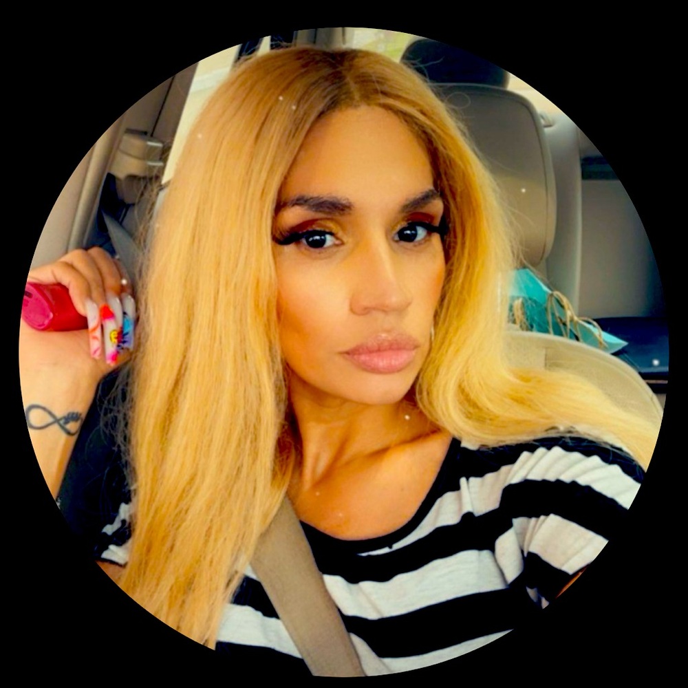 Meet your Posher, Cynthia